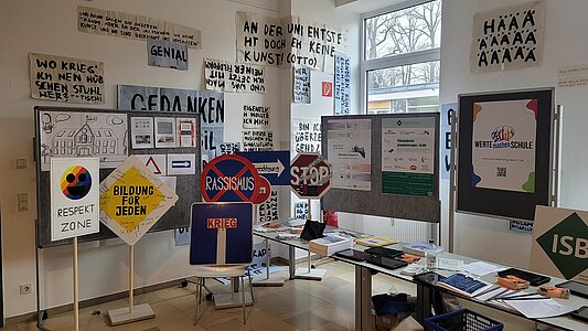 Markt der Möglichkeiten: Stand des ISB-Arbeitskreises sowie der Wertemultiplikator:innen