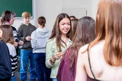 Foto: Wertebotschafter im Gespräch; Copyright für alle Fotos: Bayerisches Staatsministerium für Unterricht und Kultus (StMUK) / ARTARCO ® Fotostudio Martin Kaczmarski