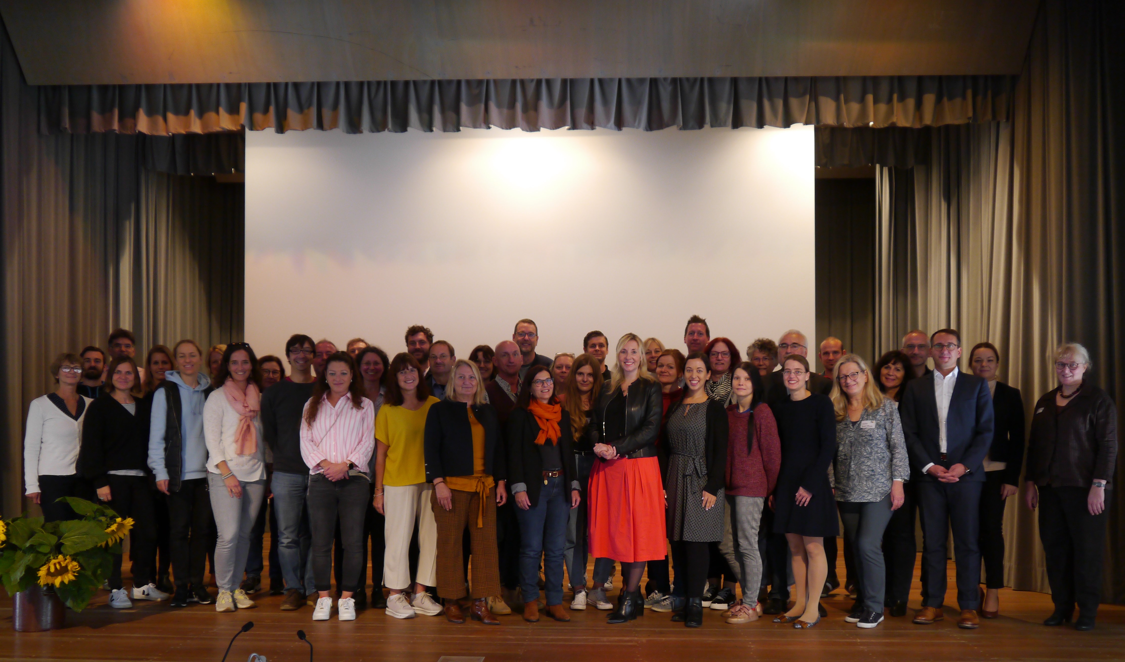 Gruppenfoto Wertemultitagung 2022; Foto: A. Weiland, ALP Dillingen Gruppe der Wertemultis mit Staatssekretärin Anna Stolz; Foto: © A. Weiland